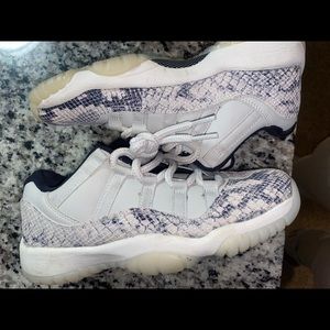 11 low snake skin size 4.5y